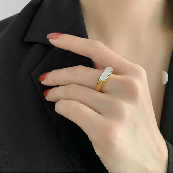 18K Real Gold Plated Stainless Steel WHITE Minimalist Shell Ring - Picture 9 of 9